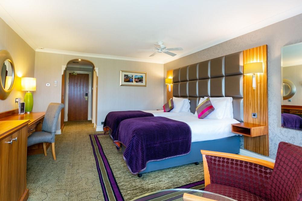 The Park Royal & 4*